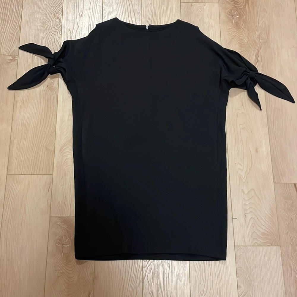 RW&CO Cold Shoulder Tie Detail Dress, sz M